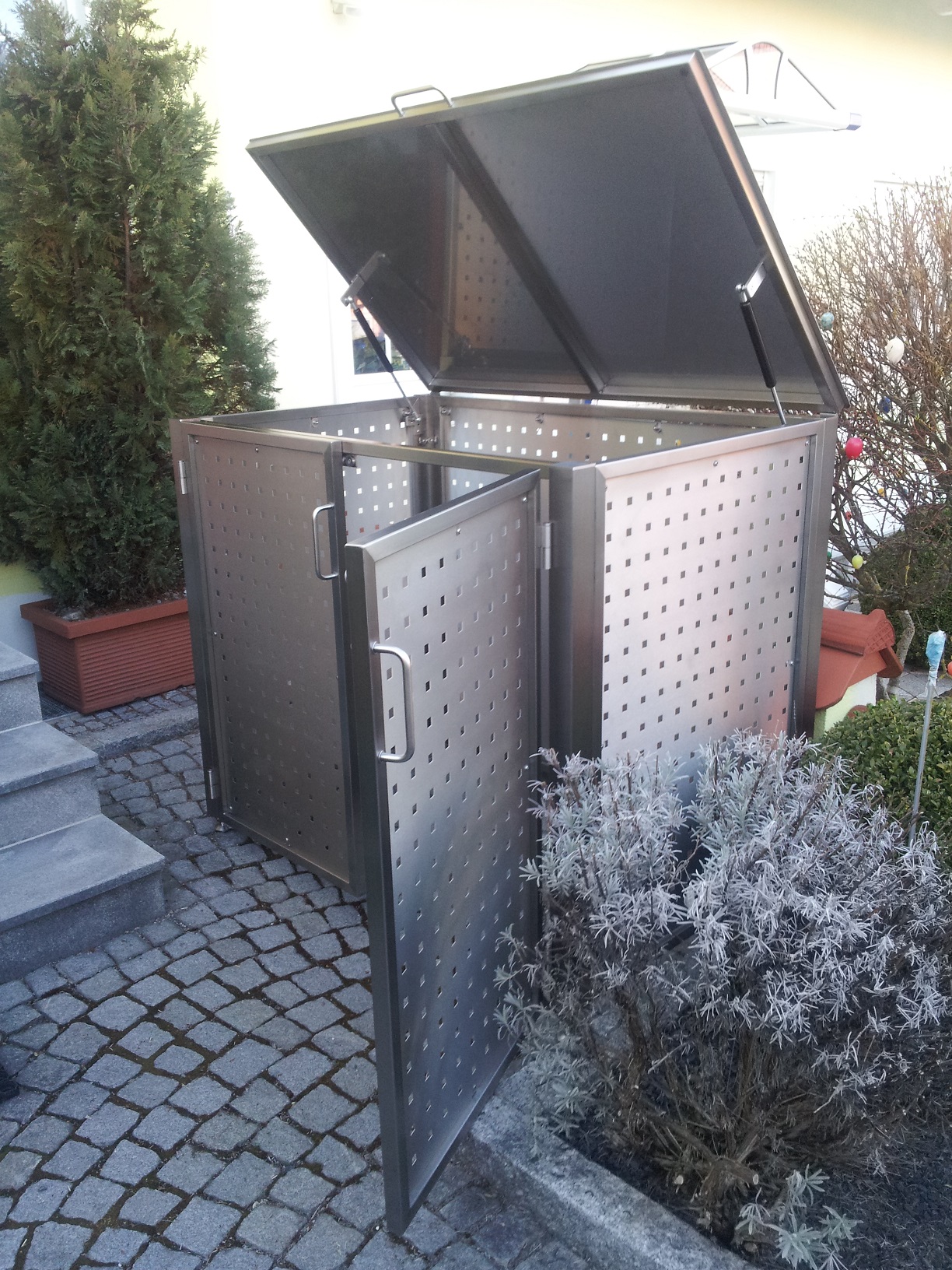 M&uuml;lltonnenh&auml;uschen aus Edelstahl K240