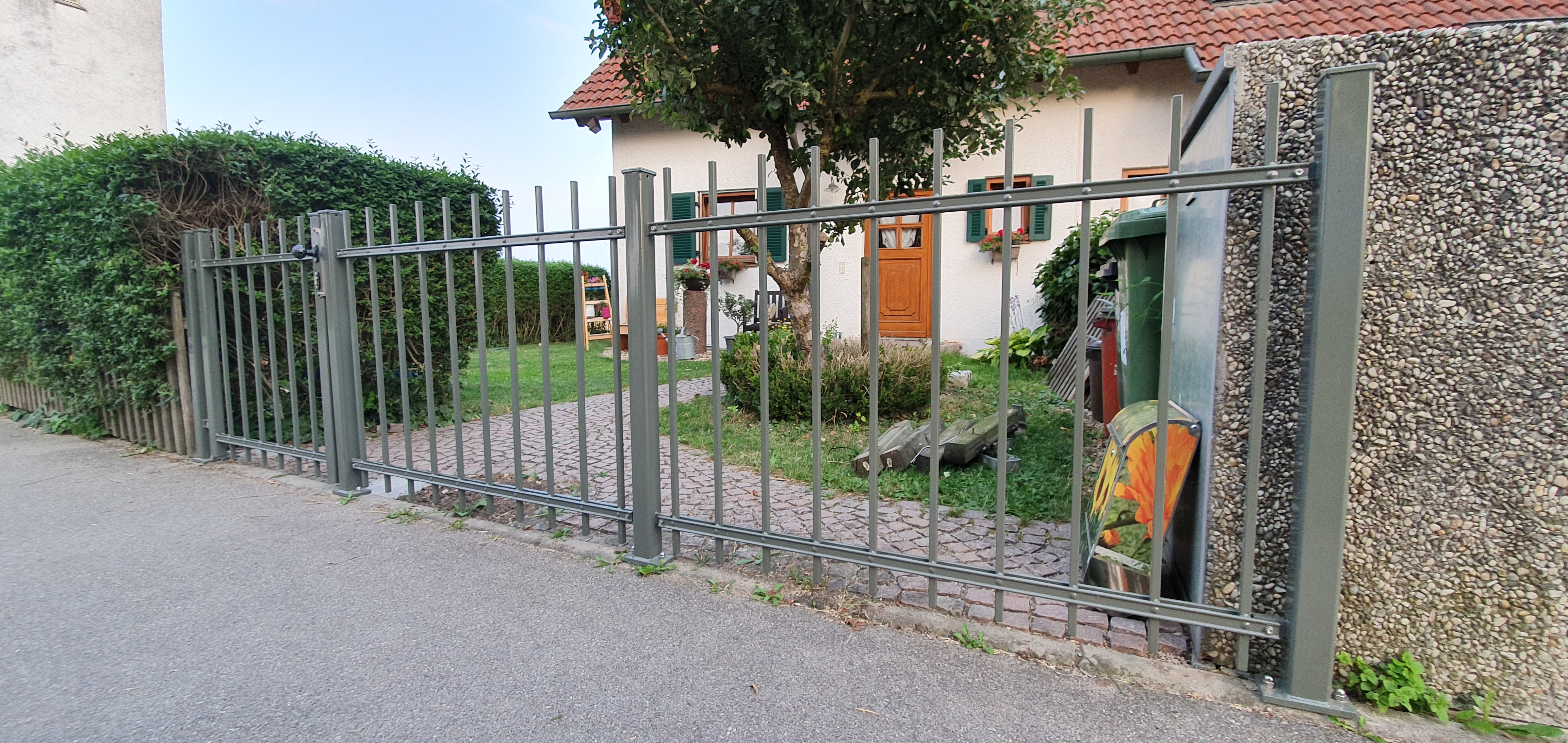 Gartenzaun aus Hespeneisen pulverbeschichtet