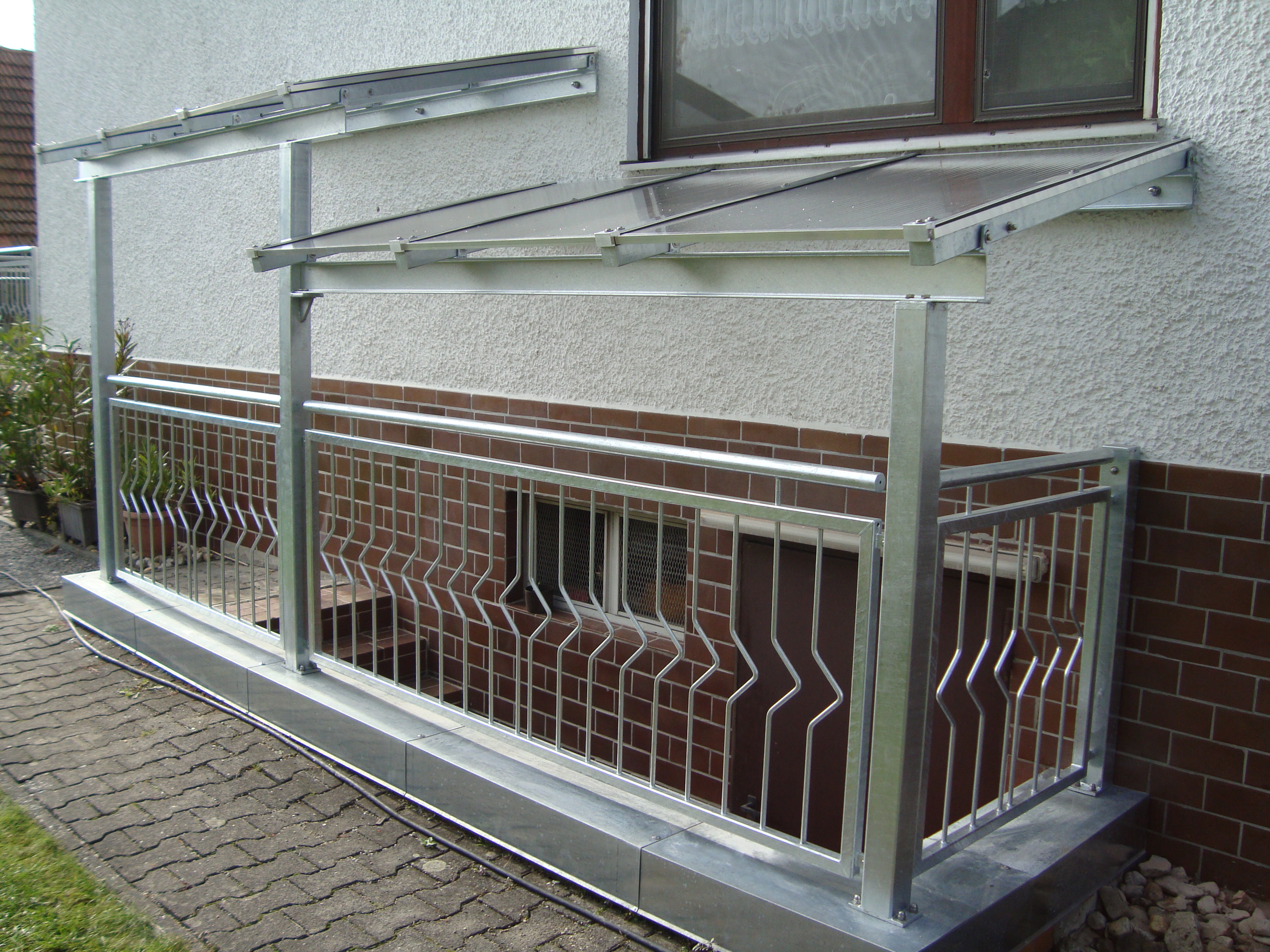 &Uuml;berdachung Kellerabgang feuerverzinkt